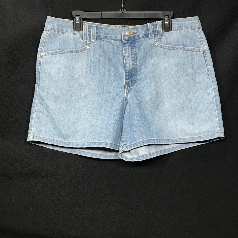 Gloria Vanderbilt Size 16 Shorts